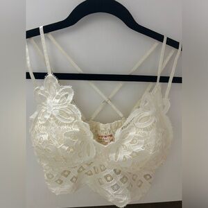 NWOT off white lace bralette size L from Altar’d State.